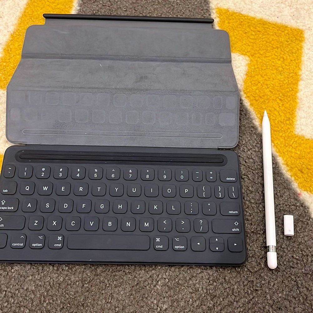 SMART KEYBOARD AND APPLE PENCIL